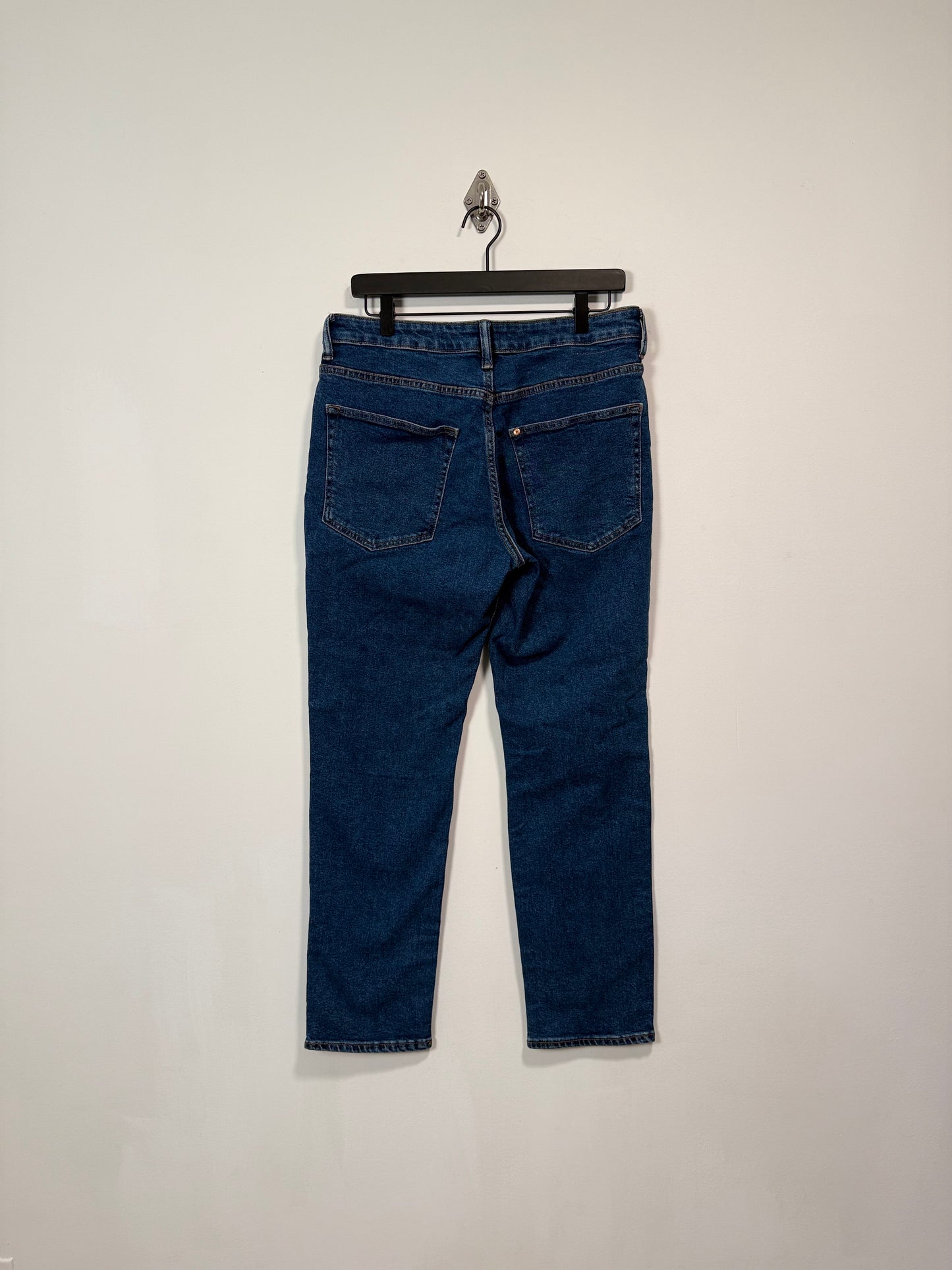MEDIUM WASH STANDARD FIT DENIM PANTS