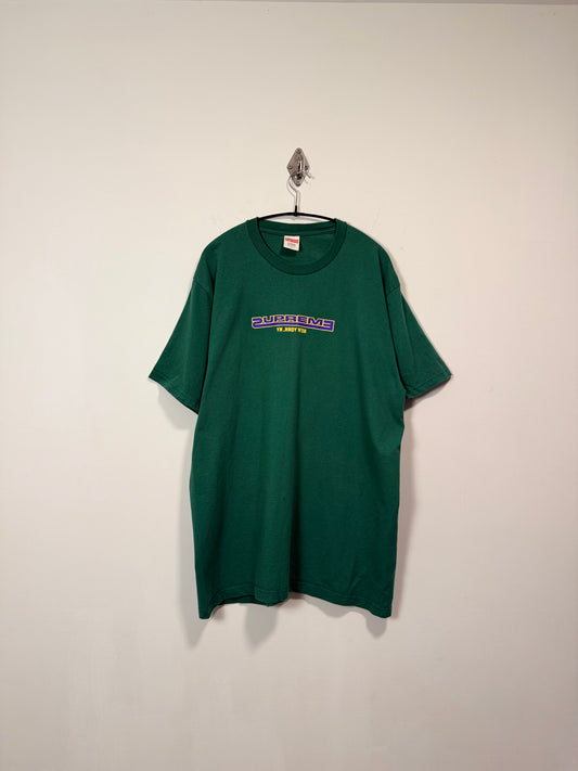 20'S SUPREME GRAPHIC LOGO TEE