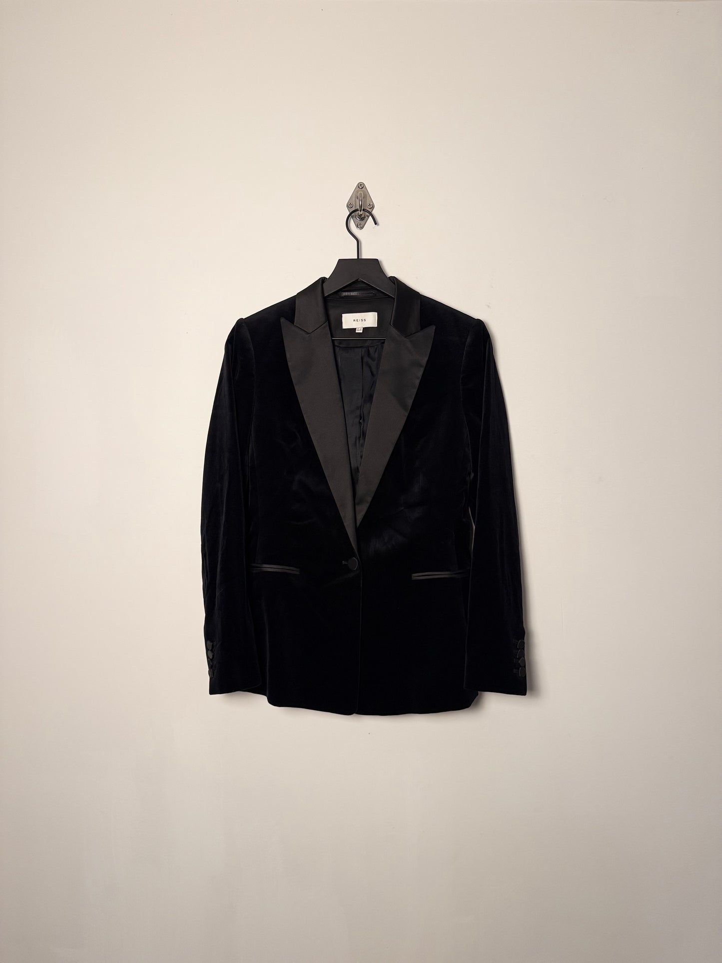 SATIN PEAK LAPEL VELVET BLAZER
